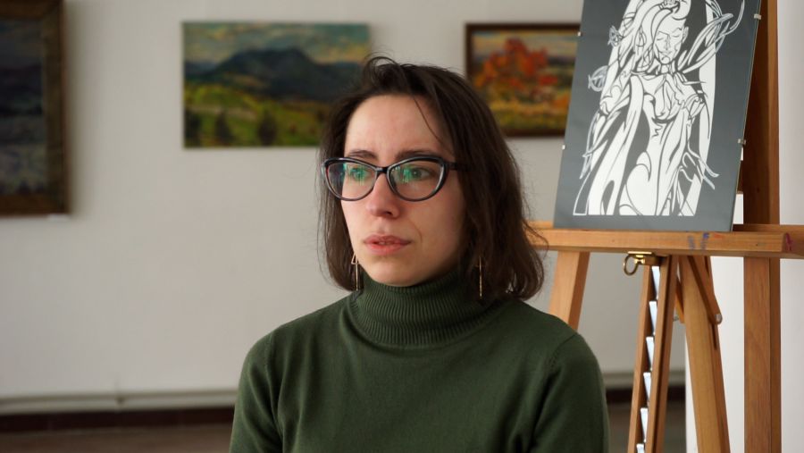 Вікторія почала захоплюватися витинанками. Усе почалося з роботи «Зійшла зоря», де зображений Ісус в яслах