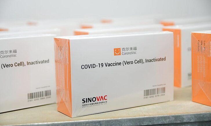 Ілюстрація. CoronaVac — це інактивована вакцина в однодозних флаконах.