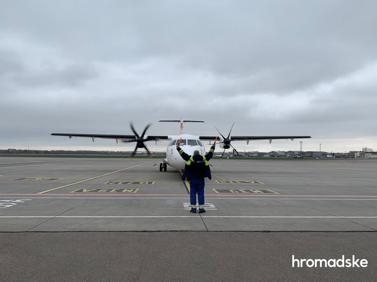Вакцину будуть транспортувати у спеціальних контейнерах із сухим льодом.