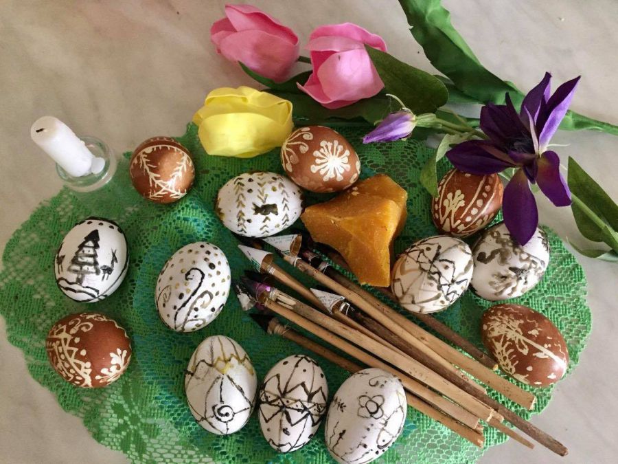 Учителька Наталія Забрицька впевнена, що процес створення писанки безперервний