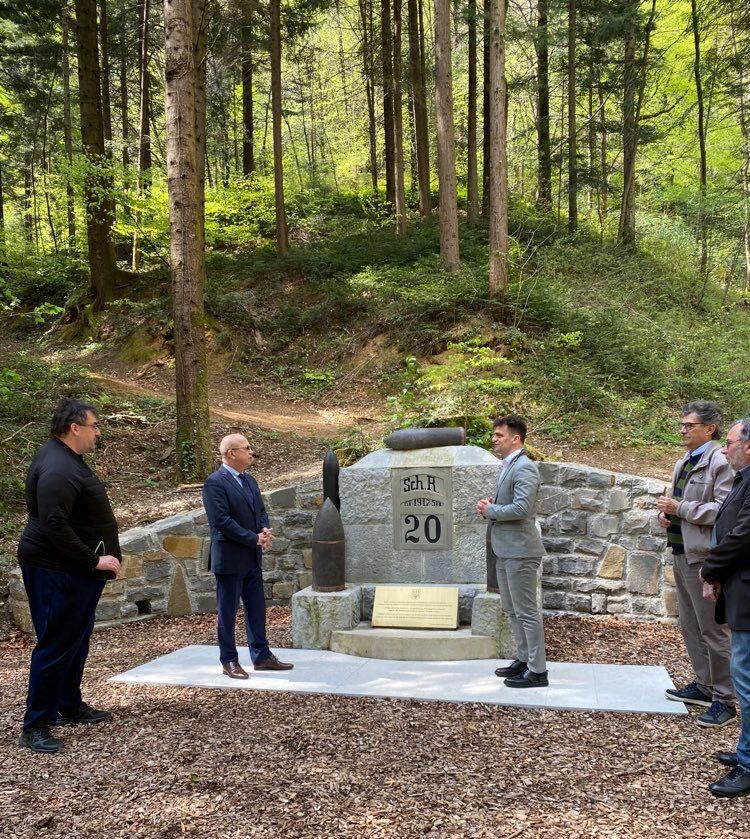 На зустрічі посол України з віце-мером міста Сімоном Рошічем обговорив майбутнє урочисте відкриття пам'ятника