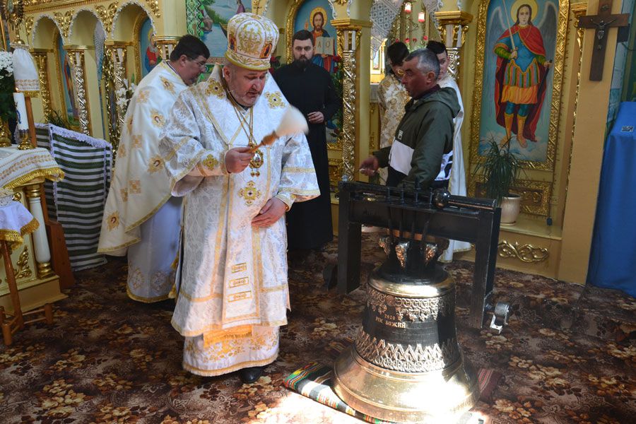 По завершенні літургії було освячено церковний дзвін. 