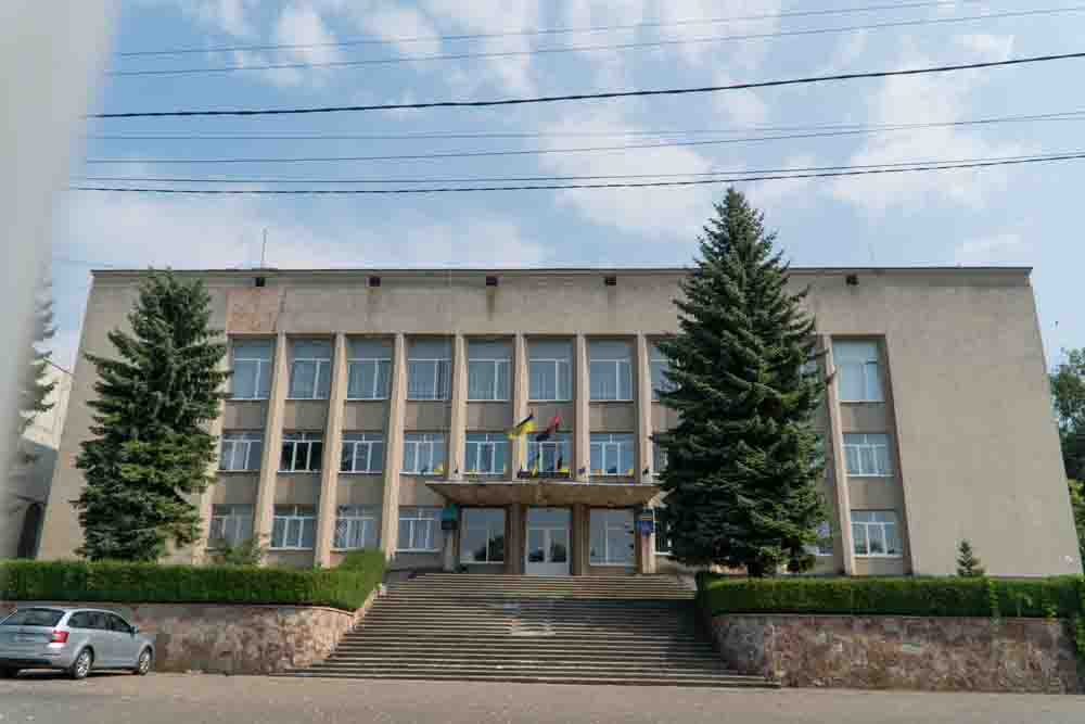 Попри скорочення, апарату Калуської районної ради все ще вистачає на зарплату, адже доходи бюджету — 87,7 тис. гривень