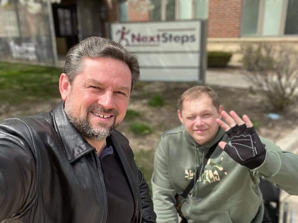 Олегом Івахнюком опікується священник о. Микола Бурядник