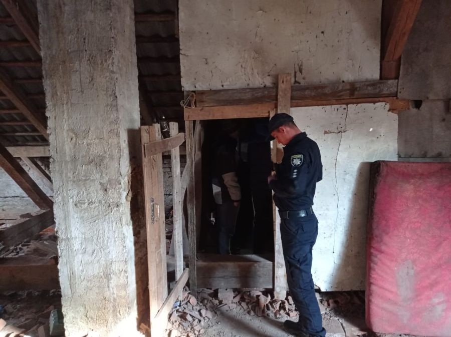 Вилучений пакет з речовиною відправлений на експертизу.