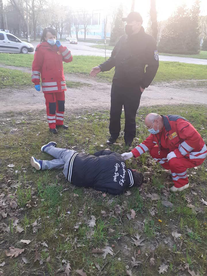 Інспектори не пройшли повз чоловіка, який потребував допомоги