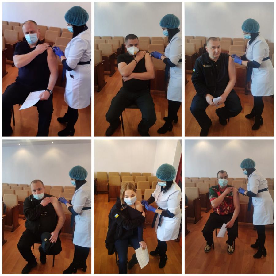 Рятувальники отримали першу дозу вакцини від коронавірусу
