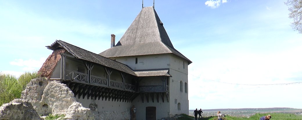 З оглядового майданчика відкриватиметься вигляд на місто Галич та річку Дністер.