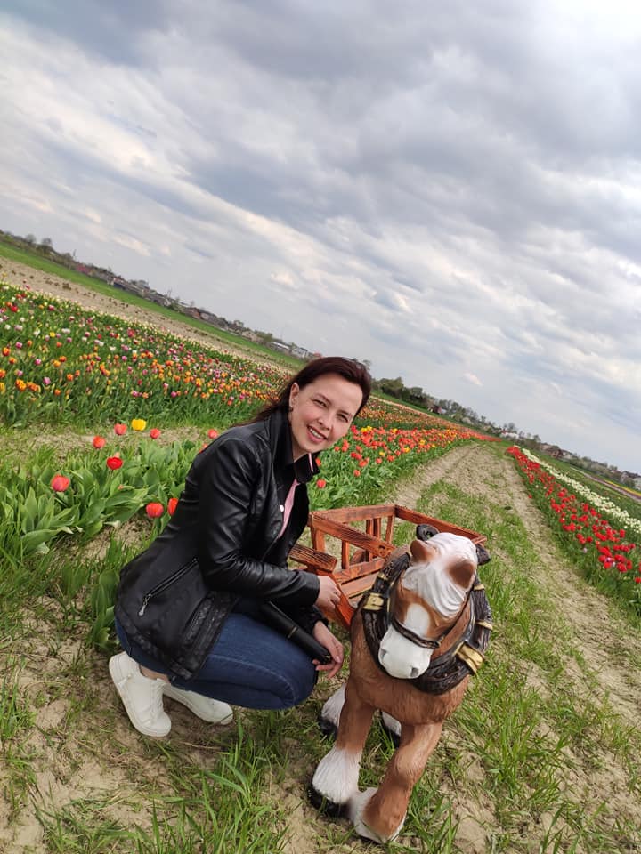 Прикарпатців та гостей кличуть на тюльпанове поле. Фото: Мар'яна Фіцак, Лілія Бучак