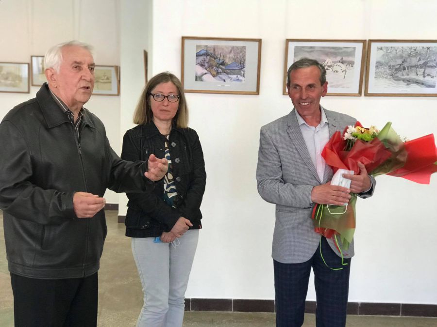 Василя Булавинця вітали колеги по цеху: Йосип Кравець, Галина Турчик та Михайло Гребінь. Фото: Ірина Кміть