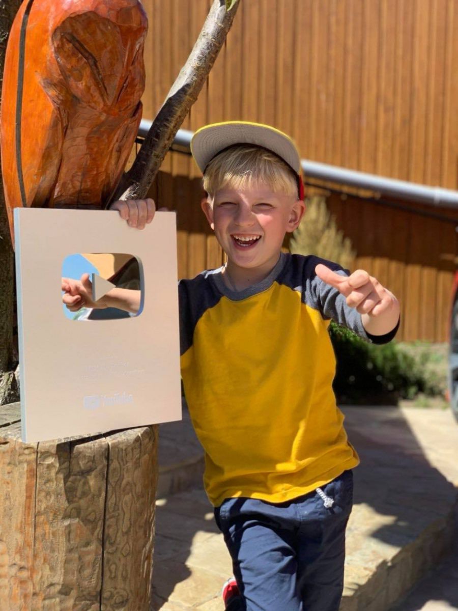 Сім'я чекає, поки підросте молодший син Тимофій, і відновить зйомки