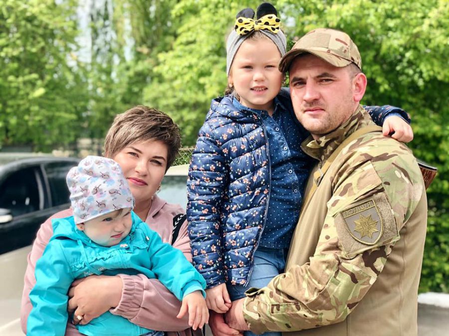 Бійців зустрічали рідні та друзі.