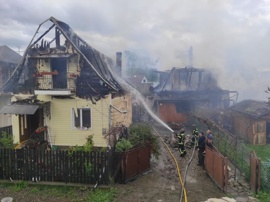 38 рятувальників було залучено до гасіння пожежі.