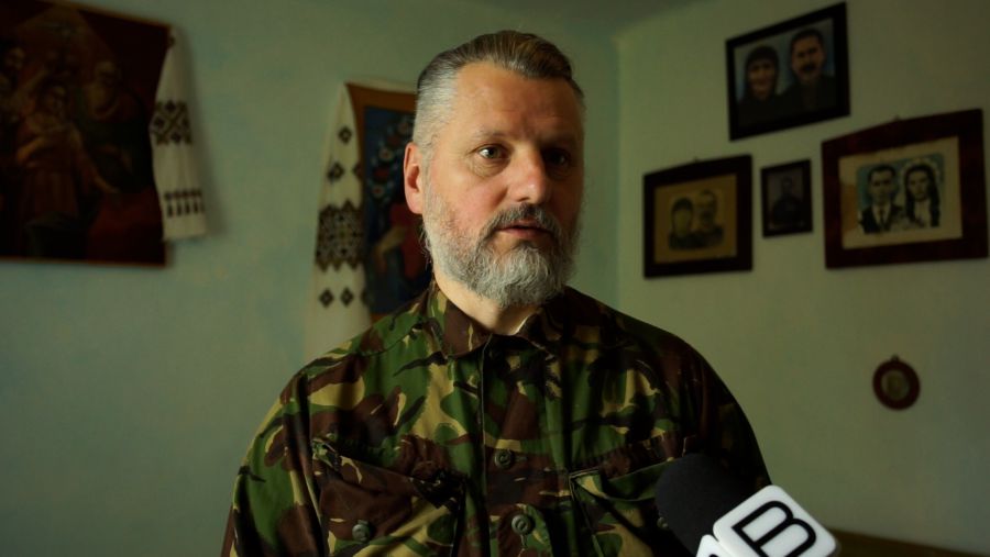 Серед експонатів можна побачити дерев'яний віз, кінську упряж, плуги для оранки, жорна, куфер, креденс, колісницю