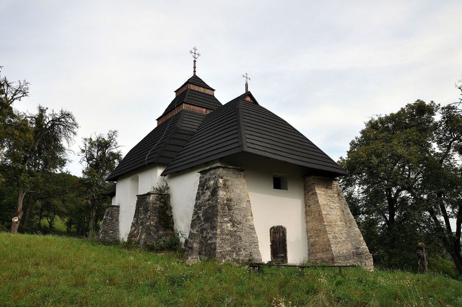 Андрій Костишин радить відвідати церкву в Чесниках. Фото: Вікіпедія