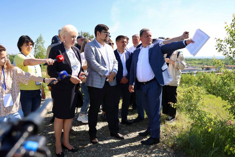 Солі забруднюють річку Сівку, яка впадає у Дністер, який рознесе забруднену воду в інші країни