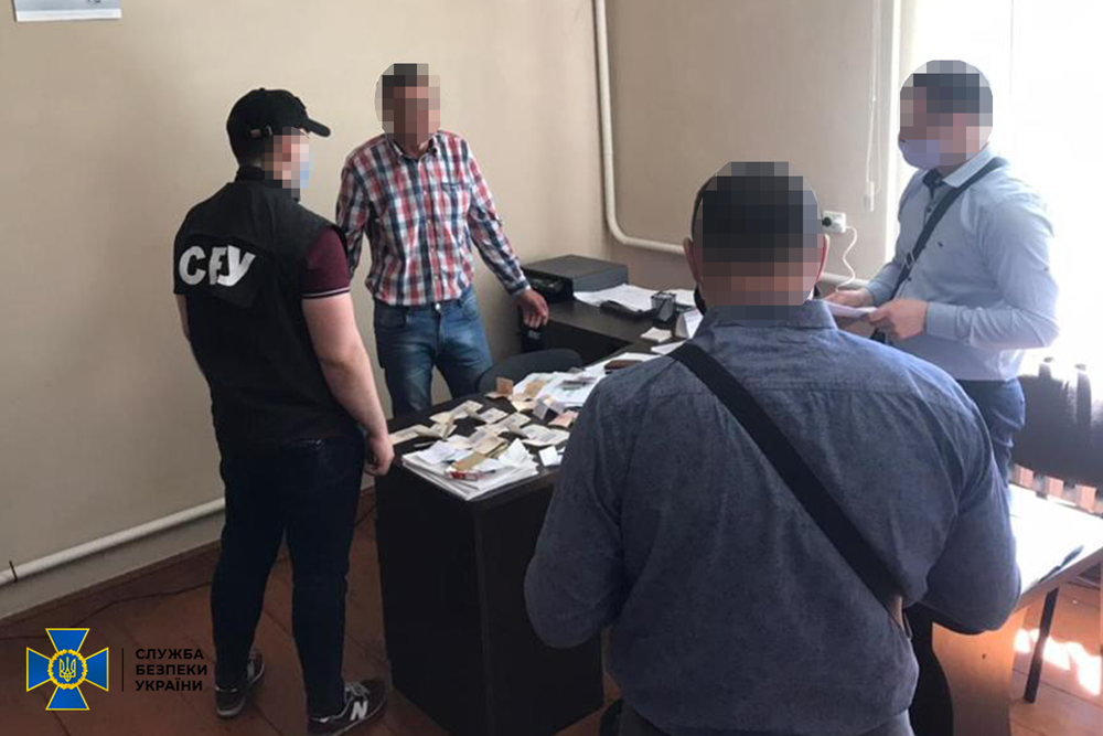 Підприємці мали перерахувати 200 тис. гривень до благодійного фонду, засновником якого є один із депутатів