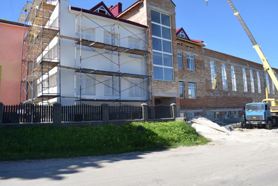 Підряднику необхідно завершити всі роботи з добудови об’єкту до 1 вересня