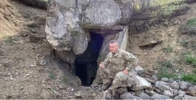 Колишній ДОТ-86 майже у центрі села.