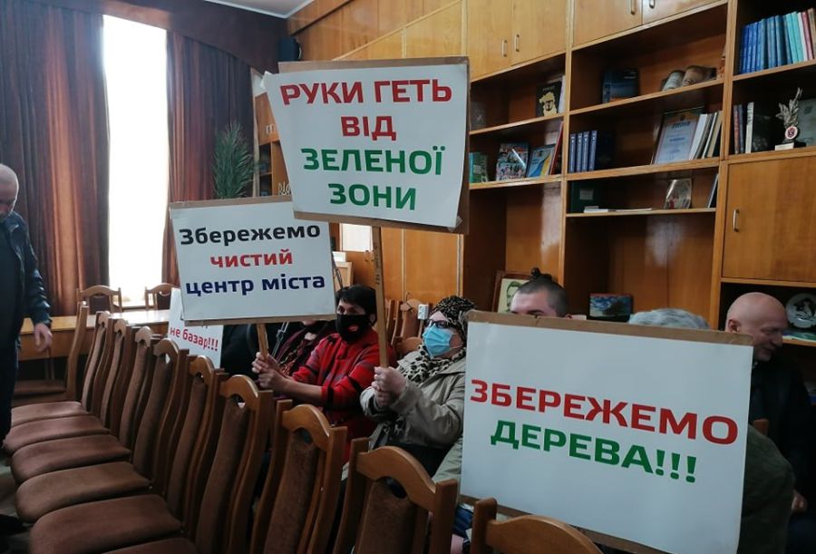 У Калуші МАФи часто є повноцінними магазинами і нерідко їх встановлюють групами для передачі в оренду