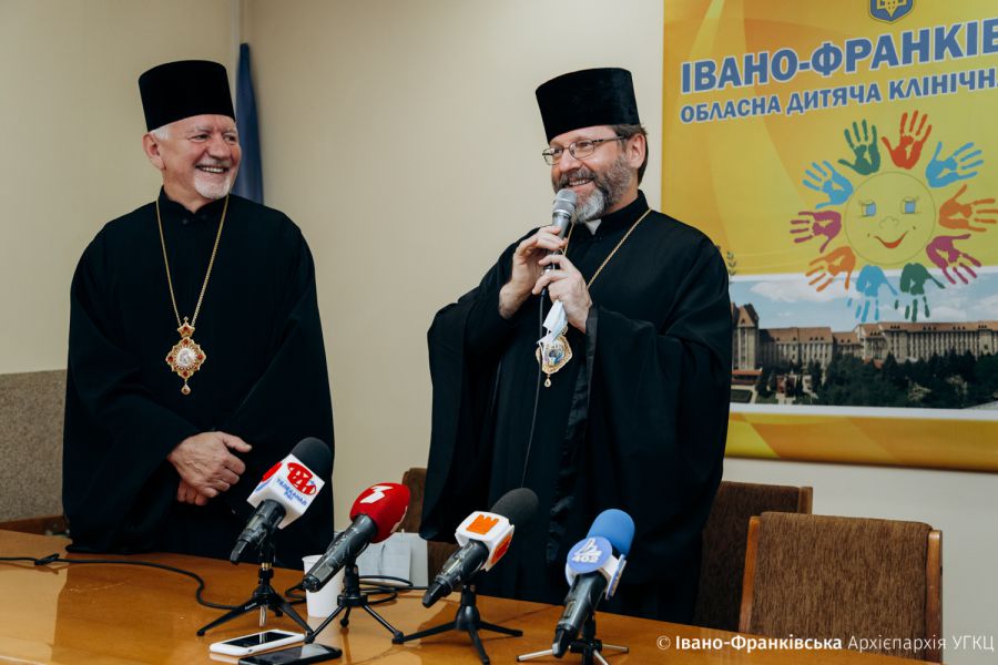 Під час візиту глава УГКЦ поблагословив дітей та їх батьків.