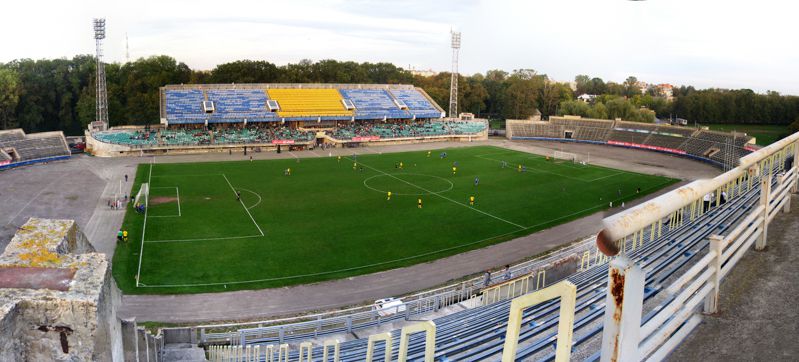 У Івано-Франківську обирають велике приміщення для вакцинації проти коронавірусу. Як варіант —  стадіон "Рух"