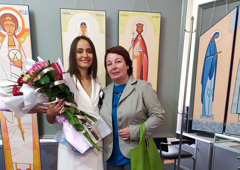 Юлія Багринівська з шанувальницею мистецтва Лесею Габур