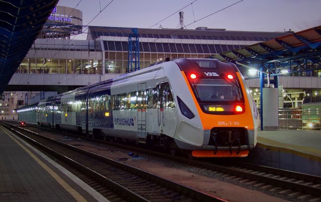 Ілюстрація. "Прикарпатський експрес" буде робити три додаткові зупинки.