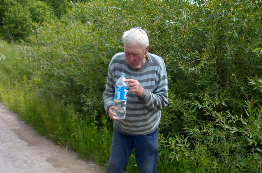 Калушанин дуже зрадів рятувальникам. Був виснажений і втомлений