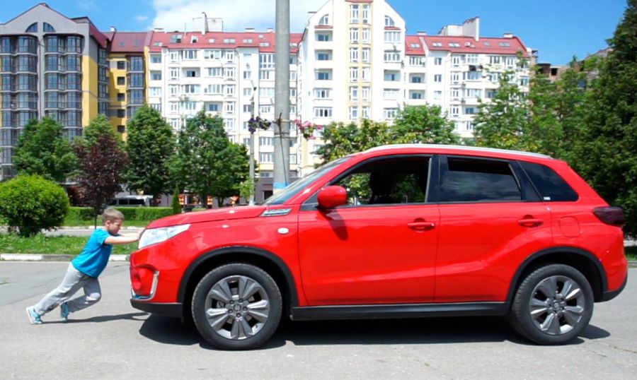 Улюбленими предметами Маркіяна є читання та математика. А мотивують до навчання і спорту маленького богатиря дівчата