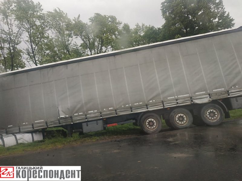 У аварії постраждалих немає.