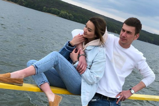 Скована ланцюгом пара провела разом 123 дні.