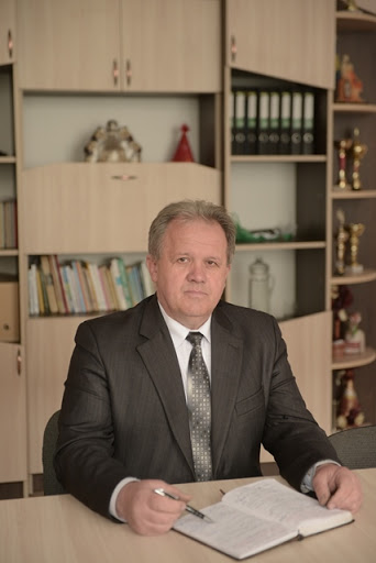 Одним із переможців став і діючий директор Калуського ліцею №3 Михайло Коротич