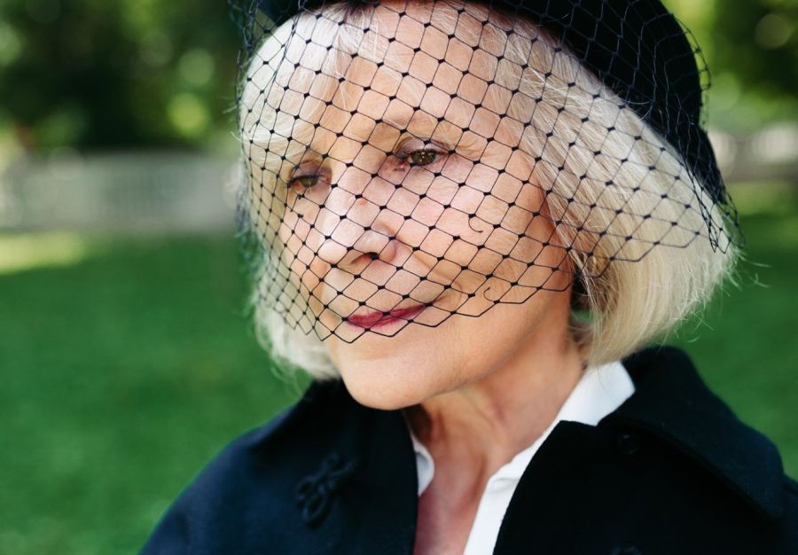 Особливо загостреним, іноді аж болісним, в поезії Валентини Корнійчук є відчуття незворотності кожної миті життя