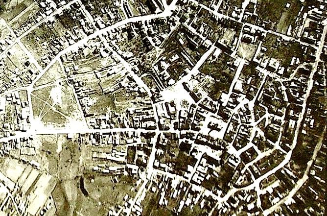 На фото видно розташування окопів.