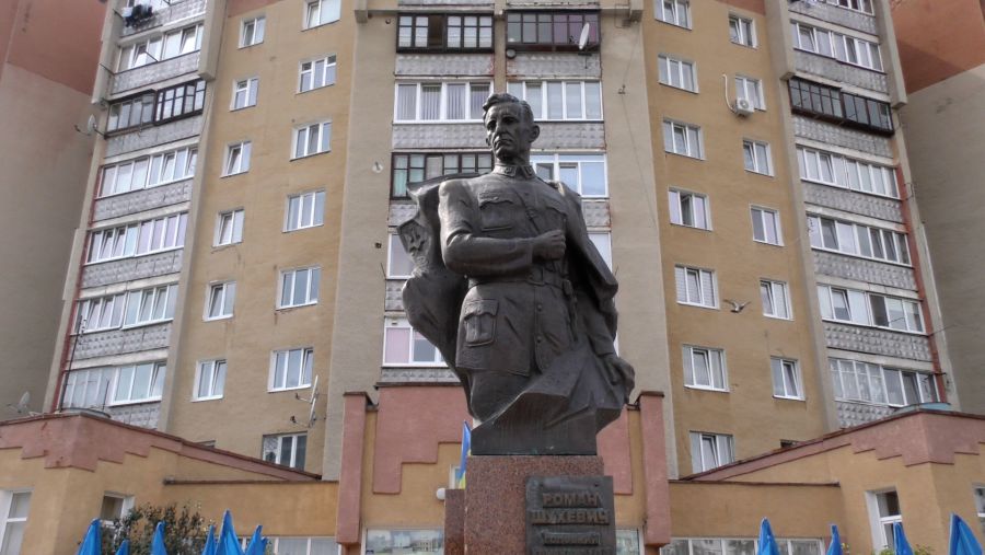 На пам'ятник Роману Шухевичу в Калуші 2,5 тис. громадян та організацій зібрали 83 140 тис. гривень