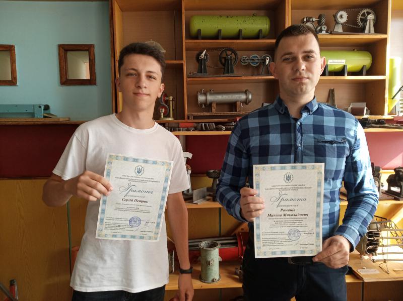 Хлопець дуже любить механіку.