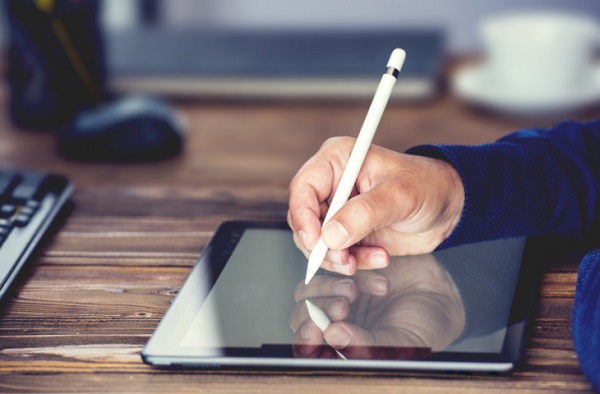 Ілюстрація. Закон переведе що одну категорію документації в електронний вигляд.