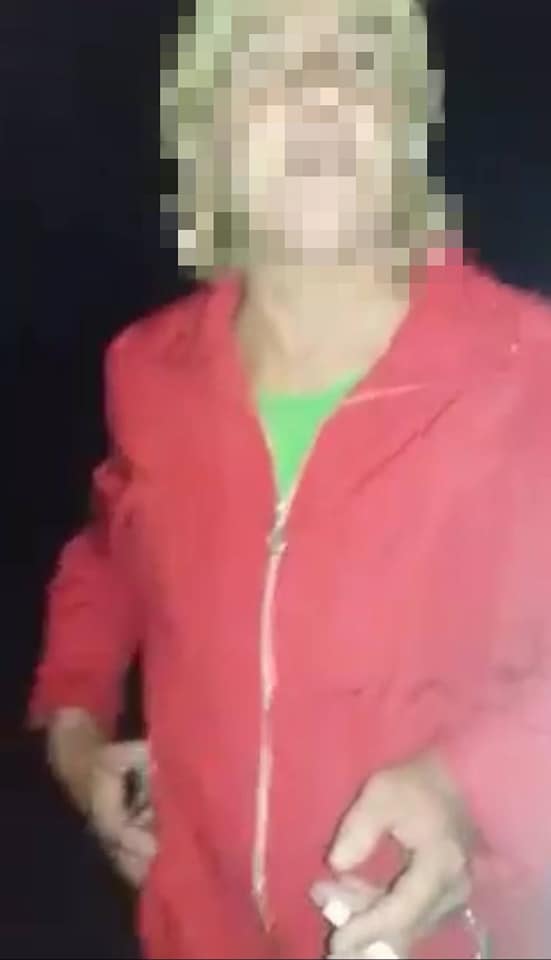 Злодійка змінила місце крадіжки квітів.