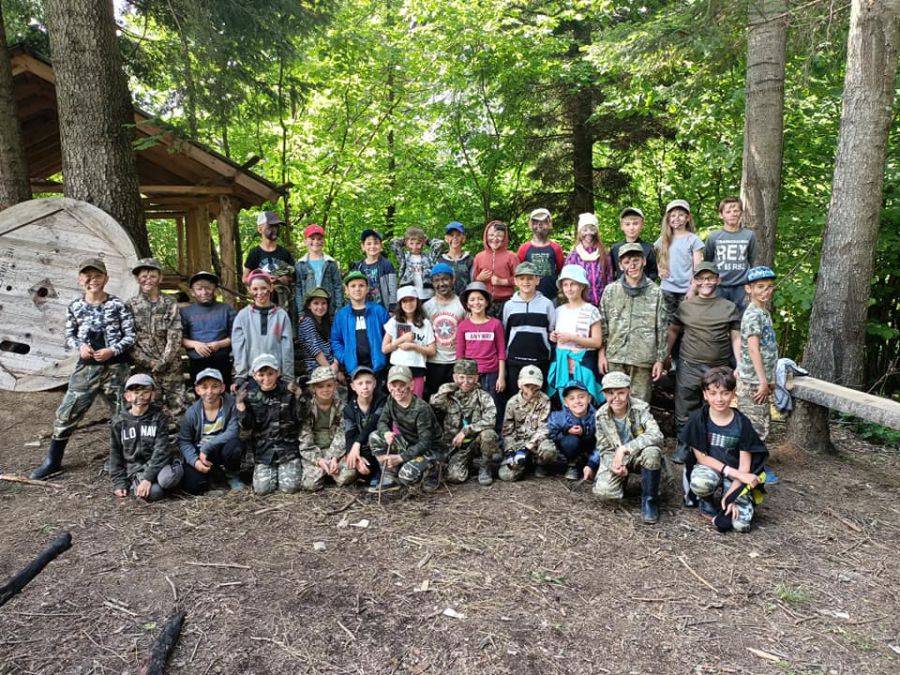 Табір проходить на колишньому летовищі легкомоторної авіації