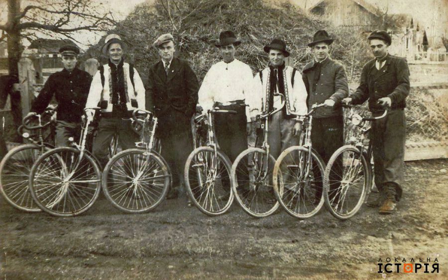 На Галичині верпі велосипеди називали "ровер".