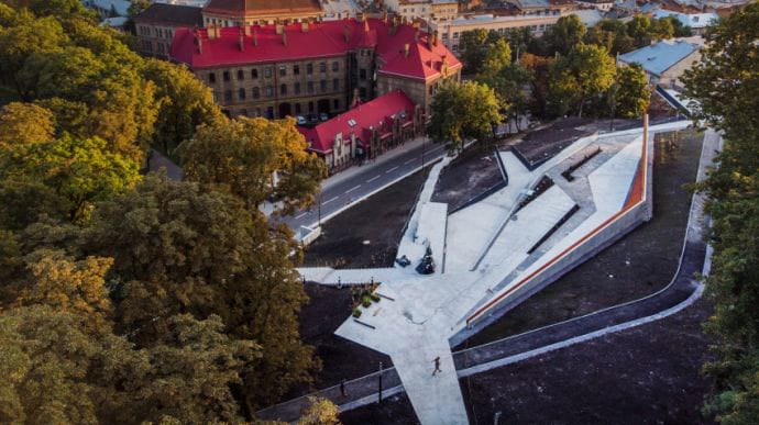 Користувачі соцмережі зауважують, що Меморіал потрібно охороняти