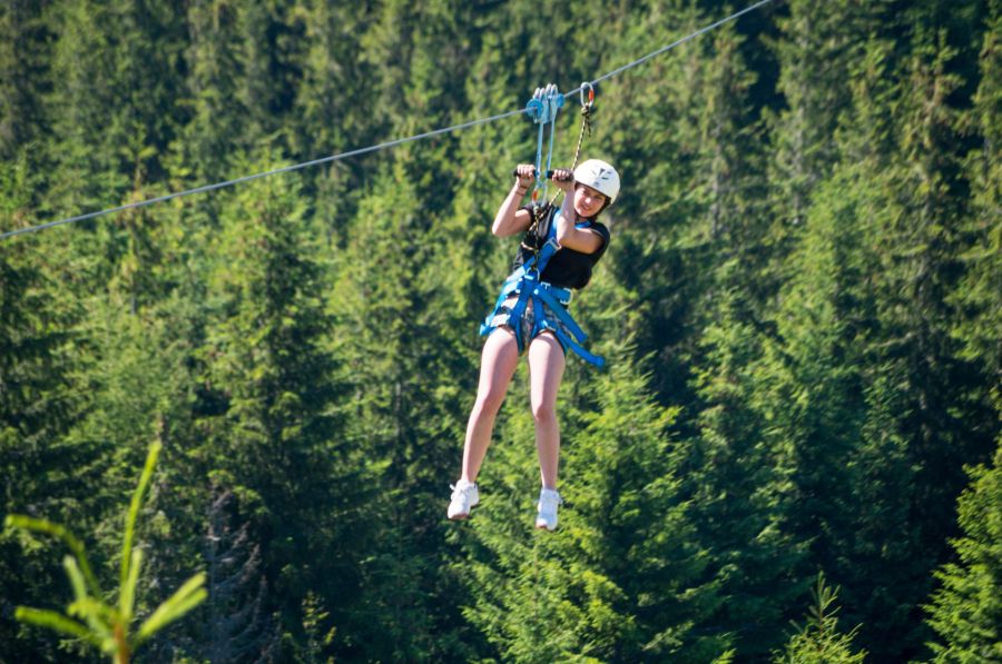 Сезон польотів триває з червня по вересень включно