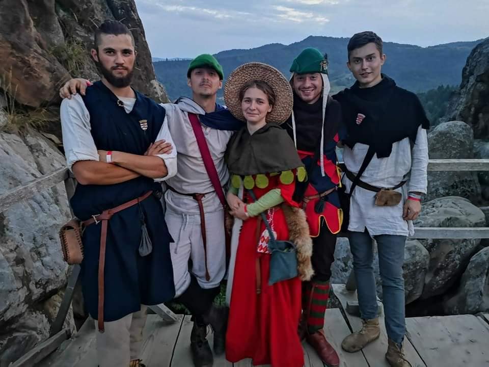 Для того, щоб повноцінно рухатися, 25-річному Юрієві Клічуку (на фото — крайній зліва) потрібна недешева операція