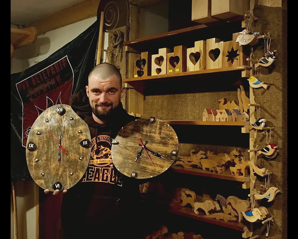 Кожен годинник має свій унікальний дизайн.