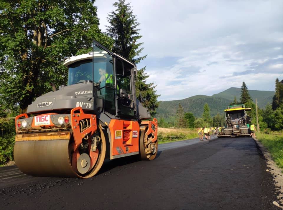За два роки дорожники відремонтували 16 кілометрів дороги Р-21 Долина — Хуст у межах Прикарпаття