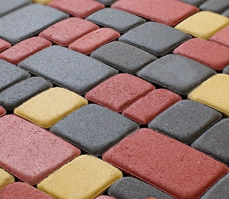 Ілюстрація. Замість бетонних плит буде встановлена бруківка трьох кольорів