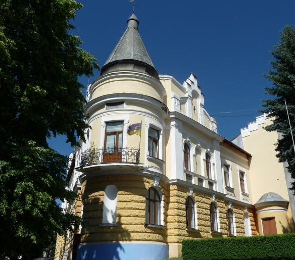 Ілюстрація. Районна рада не поспішає передавати майно.