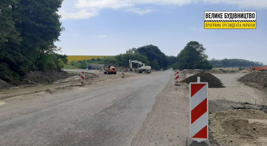 Ремонтні роботи тривають на всій протяжності дороги у восьми областях