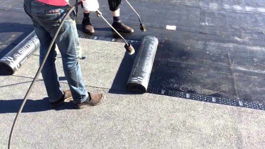 Щодо капітального ремонту покрівель, то дольова участь мешканців становить від 10 до 35% залежно від віку будинку